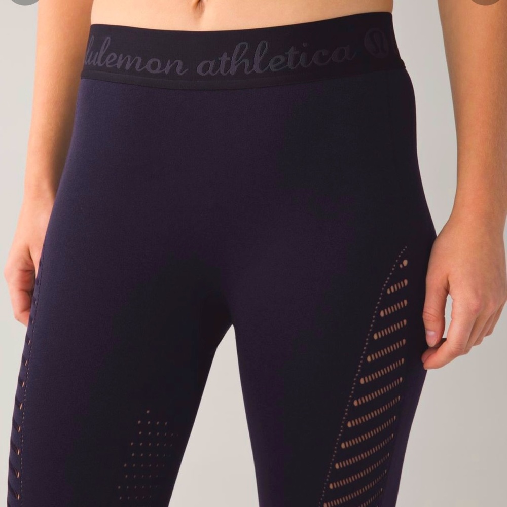 lululemon Light Speed Crop Size S NWT in Naval Blue